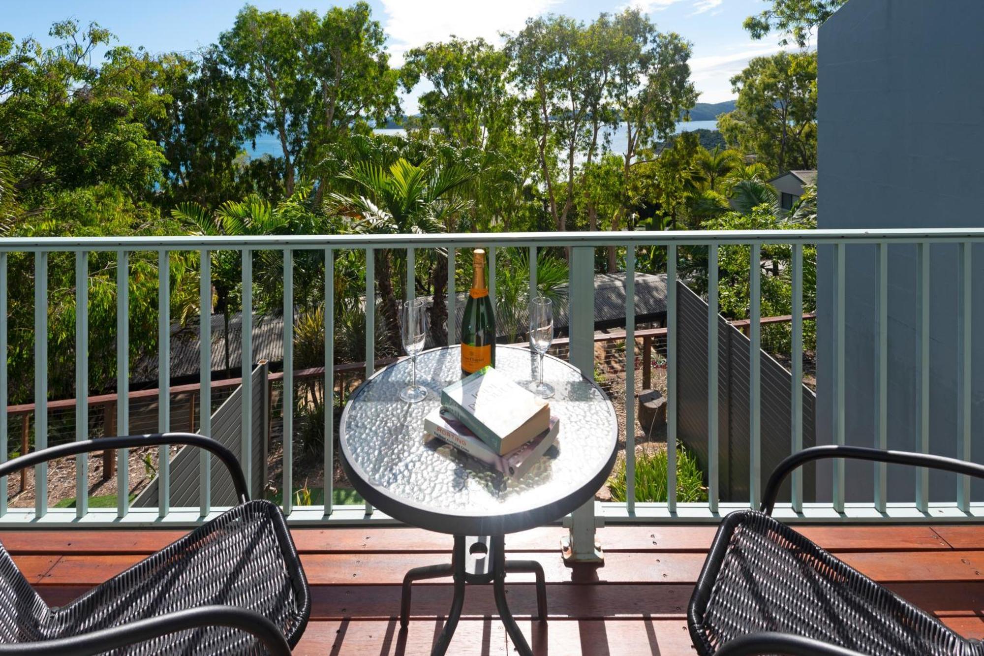 Sunset Waters Apartments Hamilton Island Exterior foto